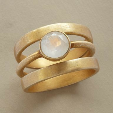 Bague Vintage en Or et en Pierre de Lune Incrustée